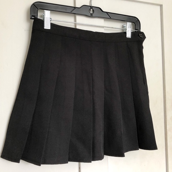 Black Tennis skirt (with undershorts) - Picture 1 of 5